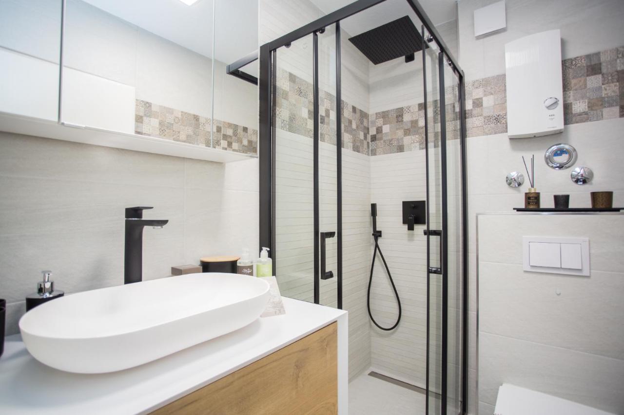 Astenperle Ii In Infrarosauna, Massagesessel, Balkon